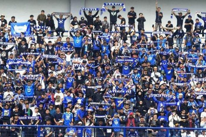 Persib dan Bobotoh Bergandengan