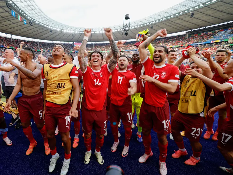 Swiss Hantam Juara Bertahan Italia 2-0