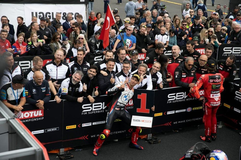 Toprak Razgatlioglu Juara Race 1 WSBK Donington Park